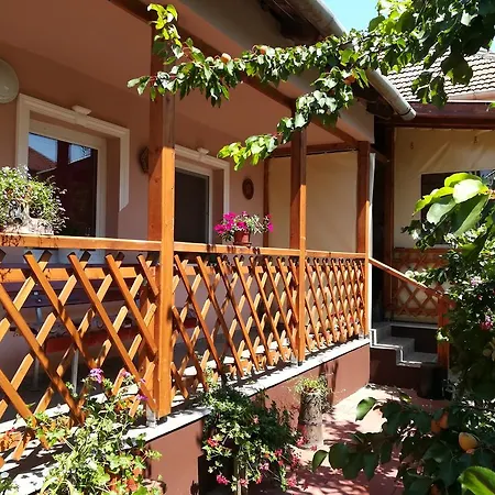 Tiszavirag Apartmanhaz Апартаменты *