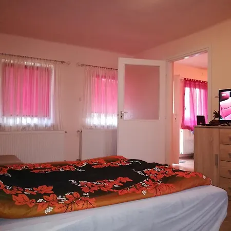 Tiszavirag Apartmanhaz Апартаменты